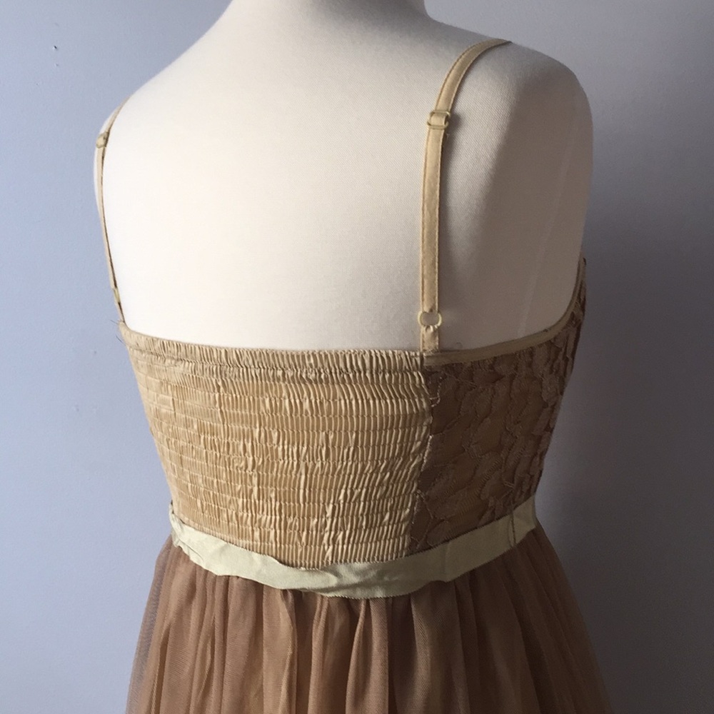 Light and Feminine Short Spring/Summer Dress - Picture 6 of 7